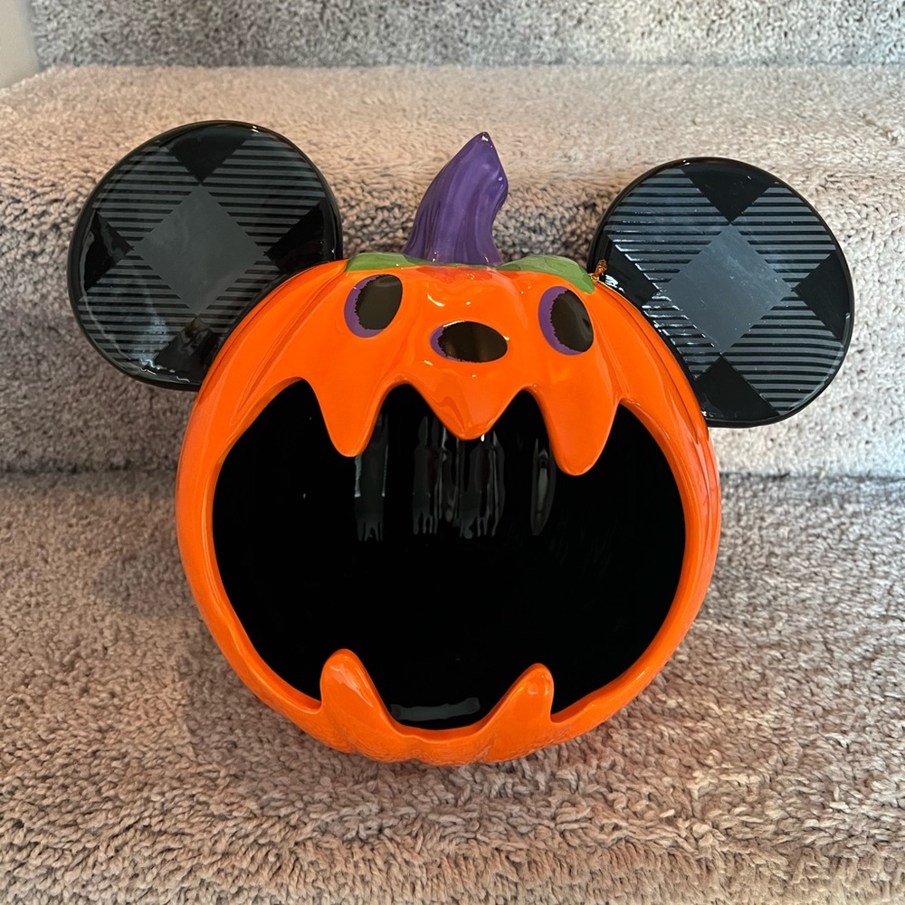 New DisneyWorld Halloween Candy Holder🍬